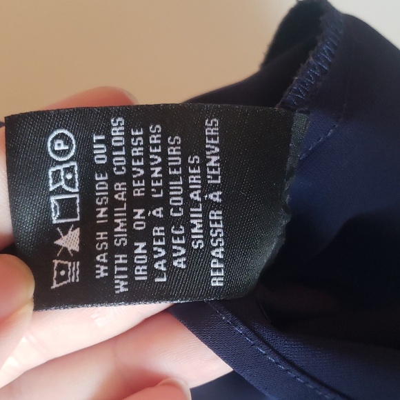 Navy blue sleeveless top from le chateau - Picture 4 of 5